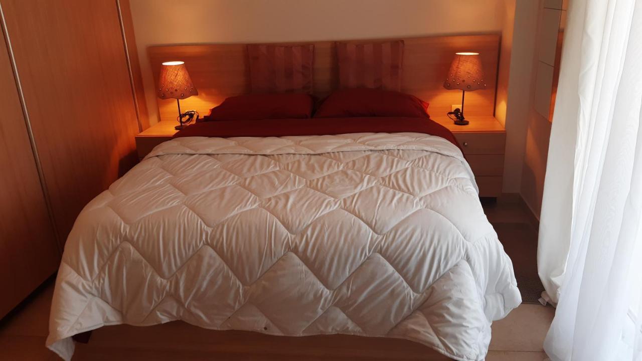 Villa Maria Louiza Near Airport Ártemida Kültér fotó