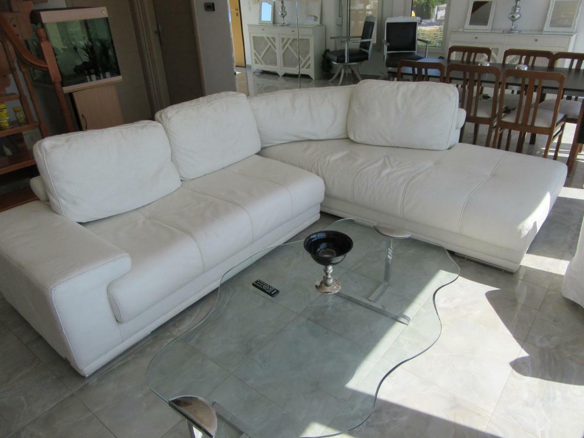 Villa Maria Louiza Near Airport Ártemida Kültér fotó