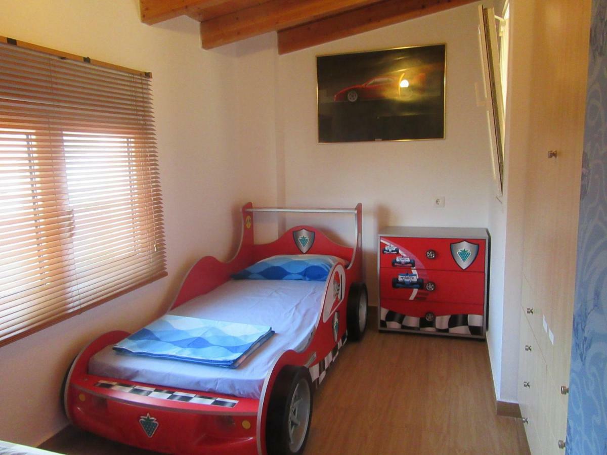 Villa Maria Louiza Near Airport Ártemida Kültér fotó