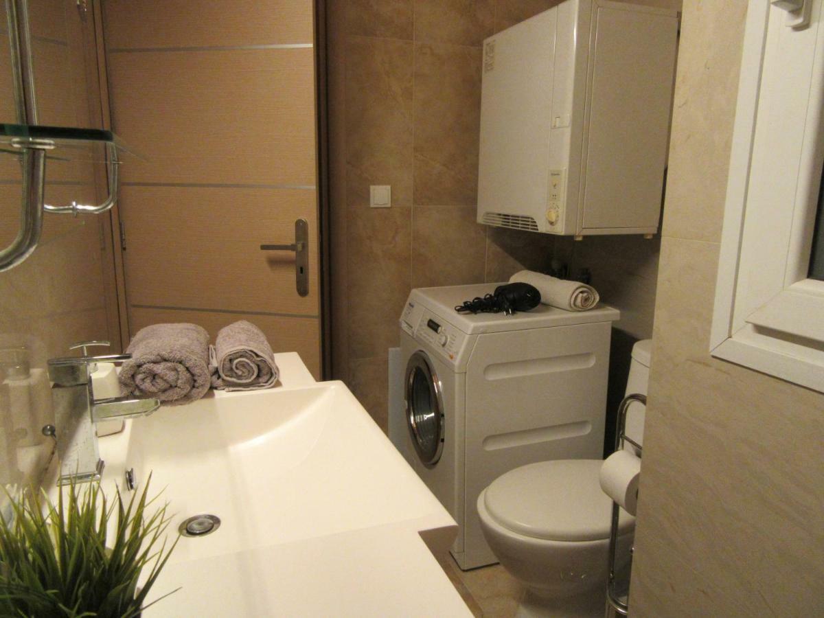 Villa Maria Louiza Near Airport Ártemida Kültér fotó