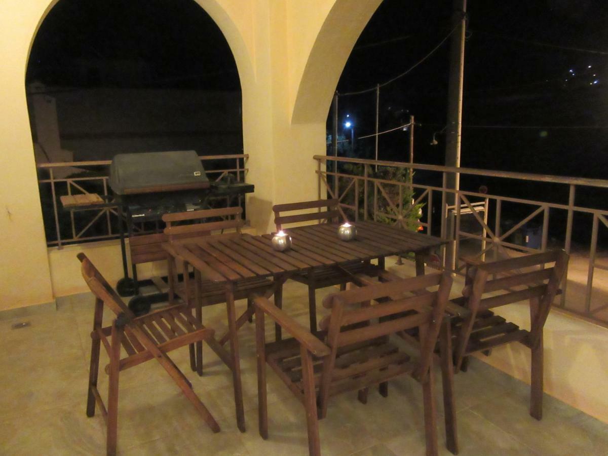 Villa Maria Louiza Near Airport Ártemida Kültér fotó