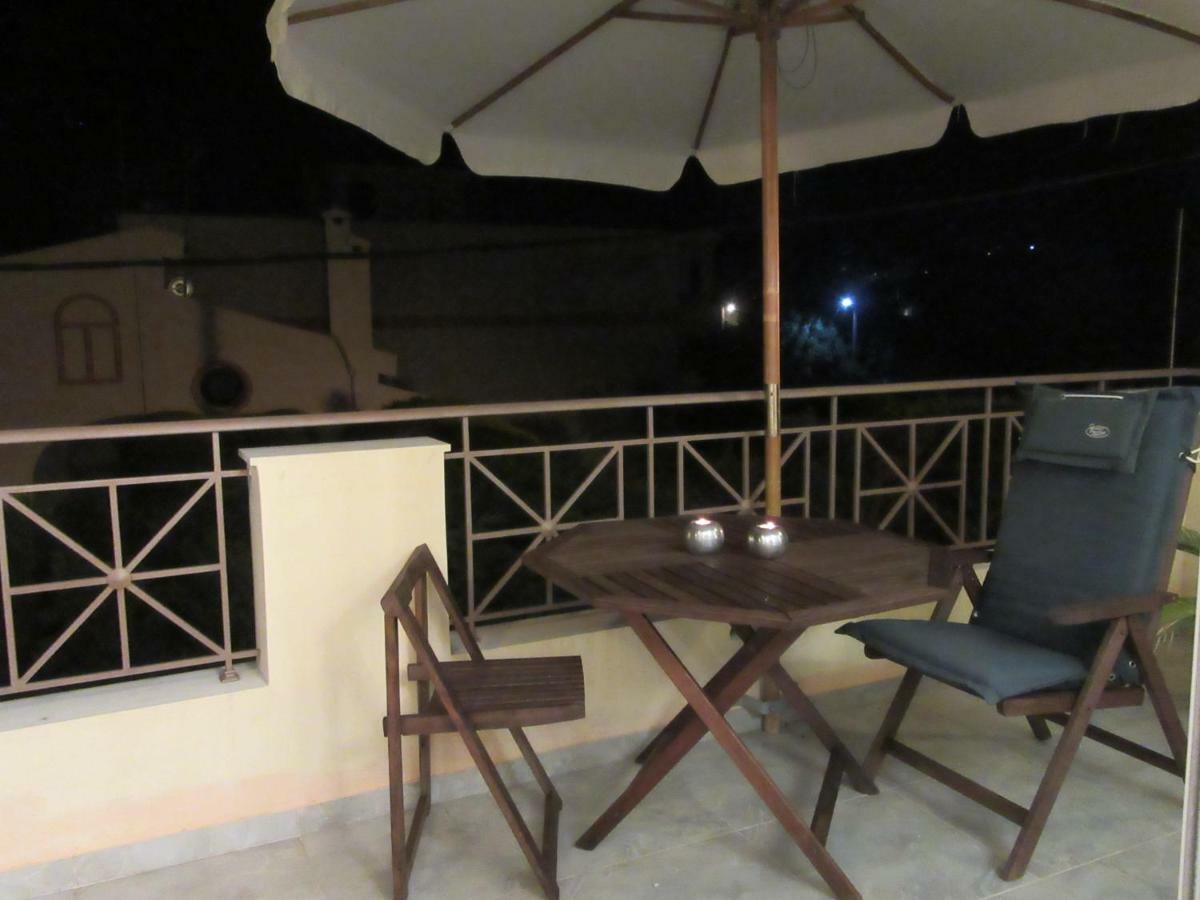 Villa Maria Louiza Near Airport Ártemida Kültér fotó